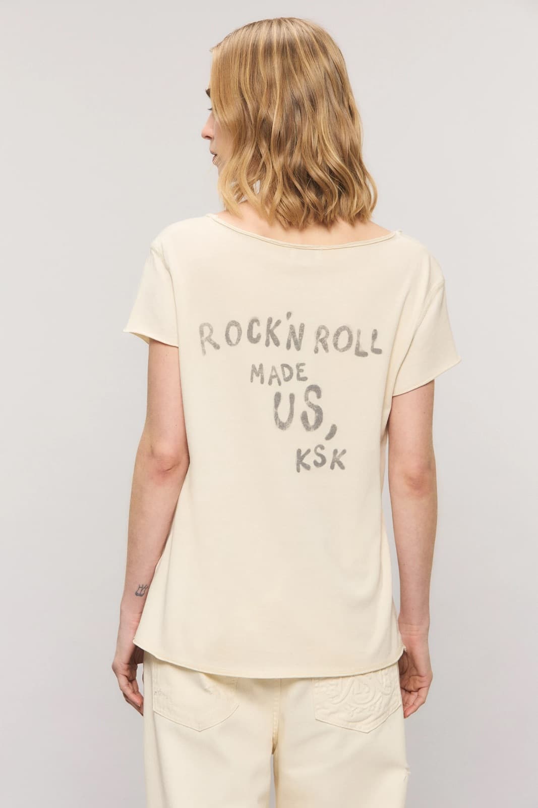 REMERA ROCK MADE US CRUDO