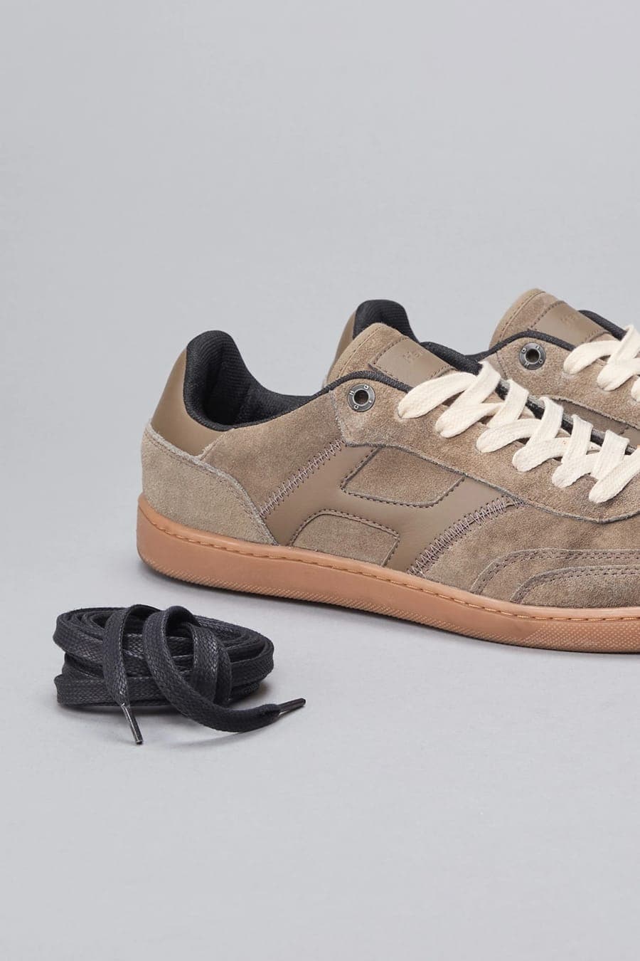 Zapatilla Diplomat Beige